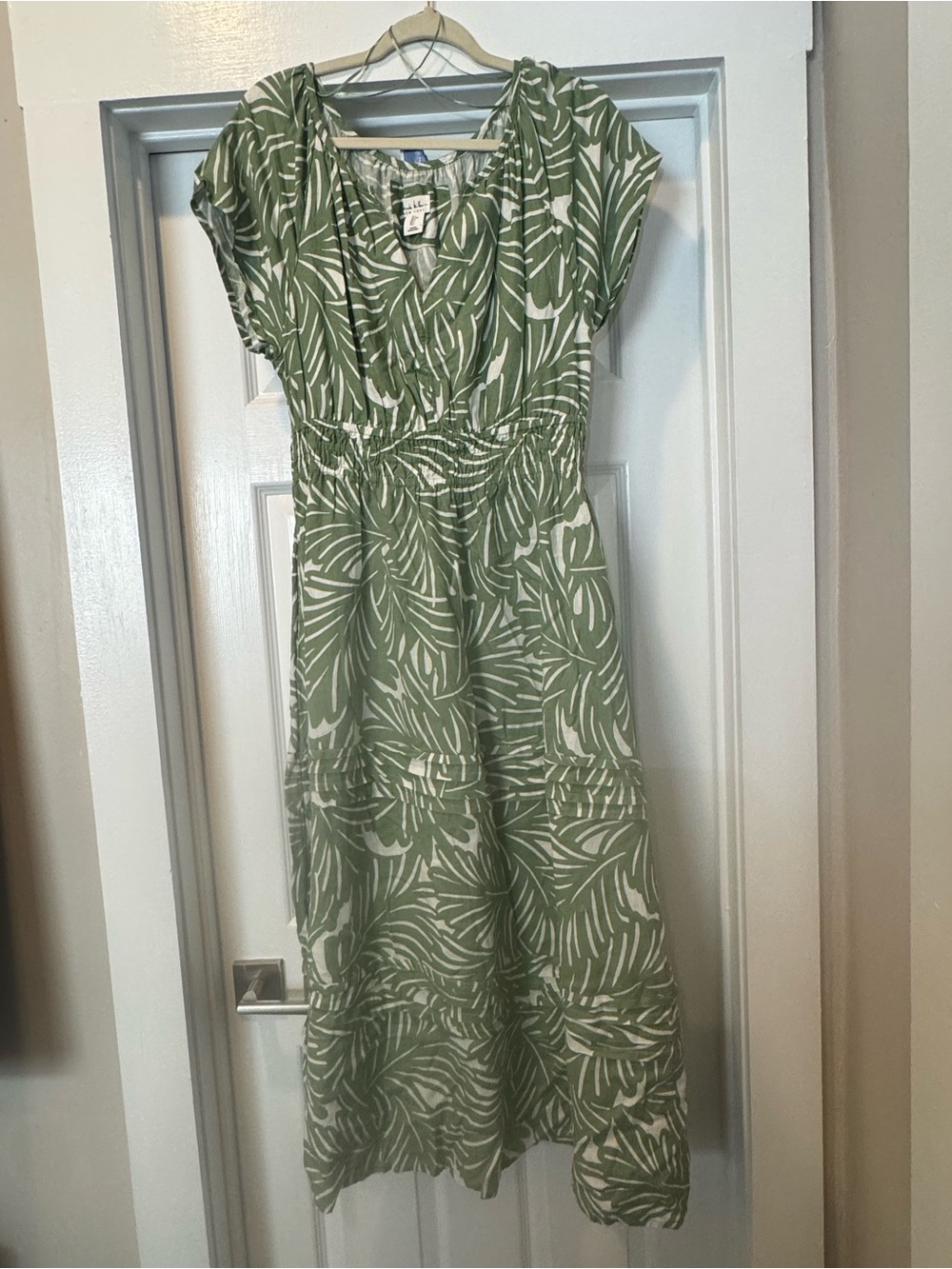 Nicole Miller Green and White Leaf-Print Maxi Dress